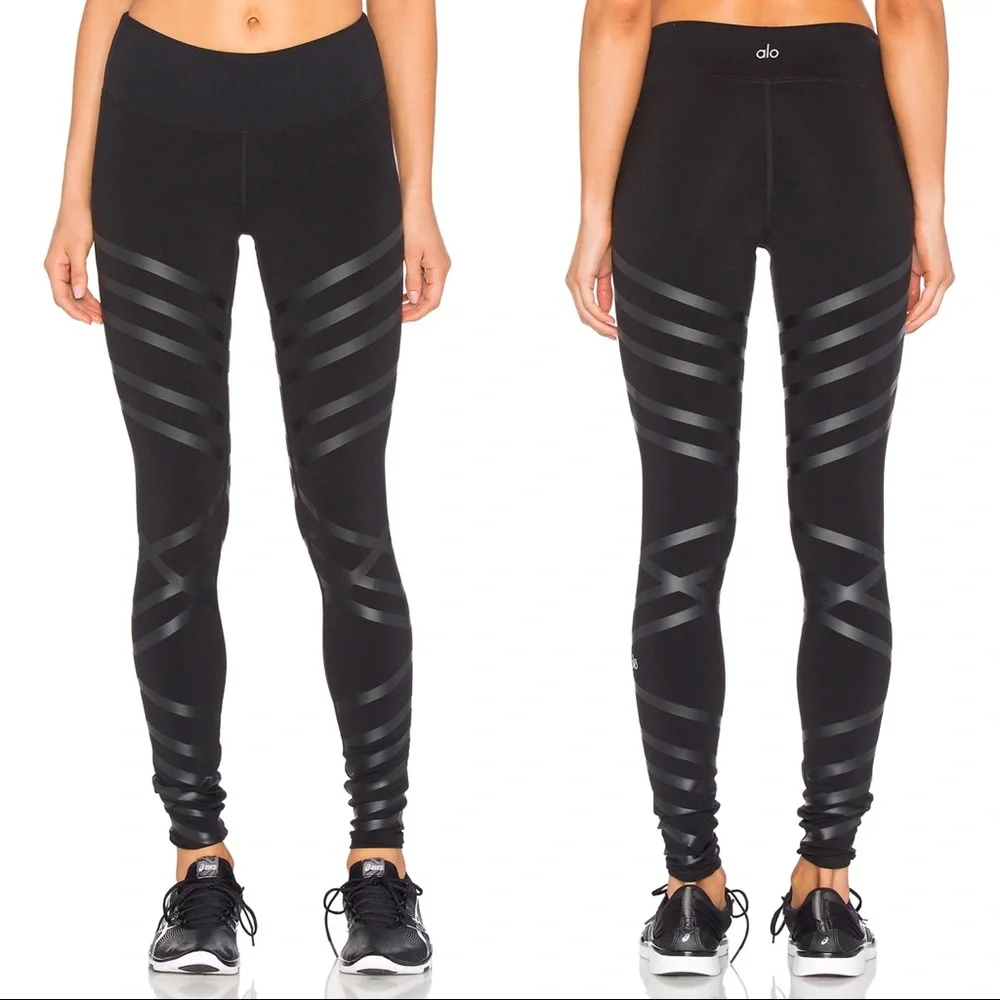 ALO YOGA Airbrush Lineal Diagonal Stripe Leggings in Black